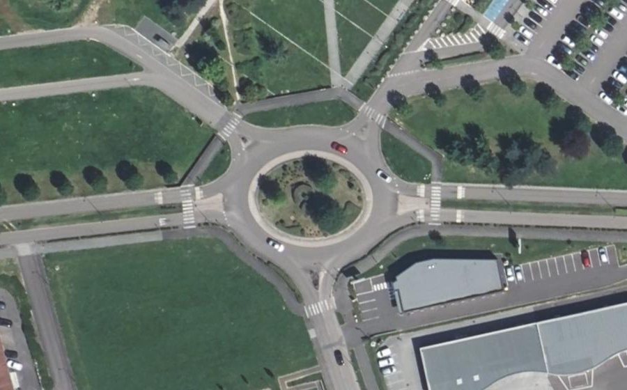 Vue aérienne du Rond-point anonyme n°37543647