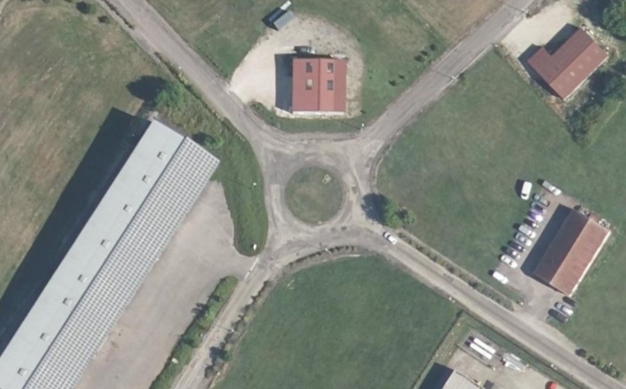 Vue aérienne du Rond-point anonyme n°375447264