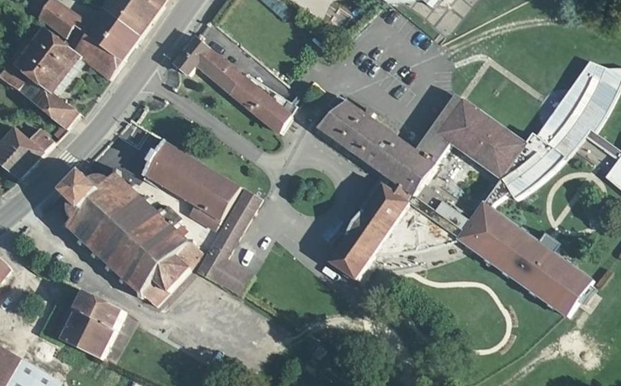 Vue aérienne du Rond-point anonyme n°375447266