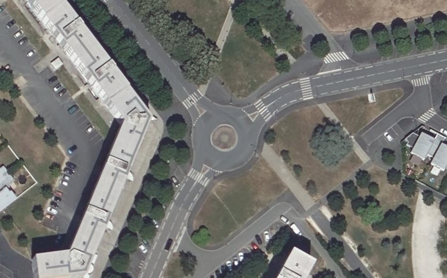 Vue aérienne du Rond-point anonyme n°37550372