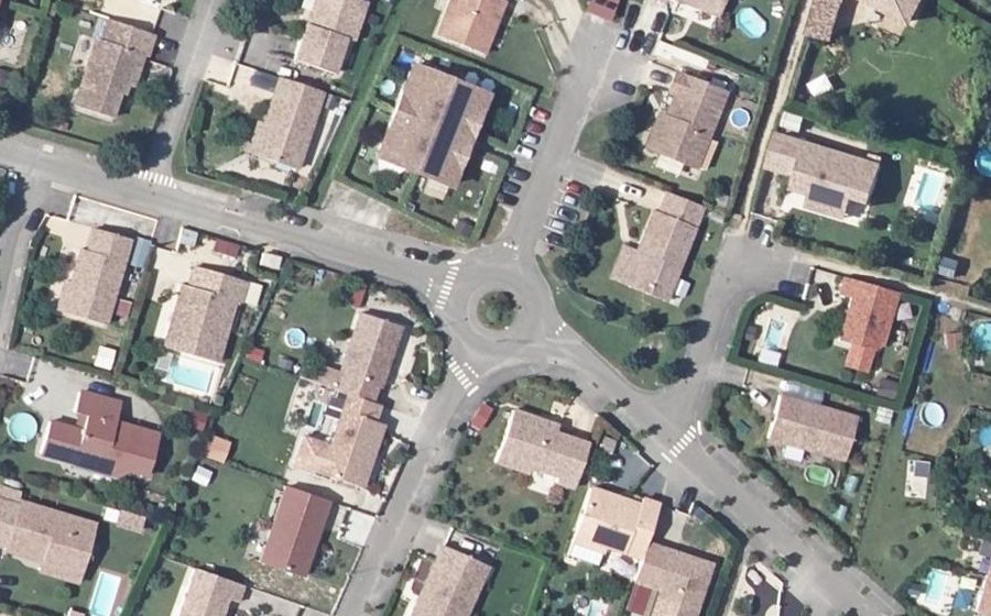 Vue aérienne du Rond-point anonyme n°37554611