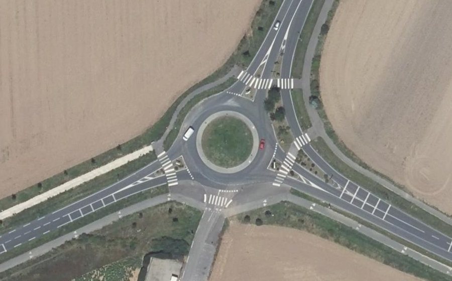 Vue aérienne du Rond-point anonyme n°375577047