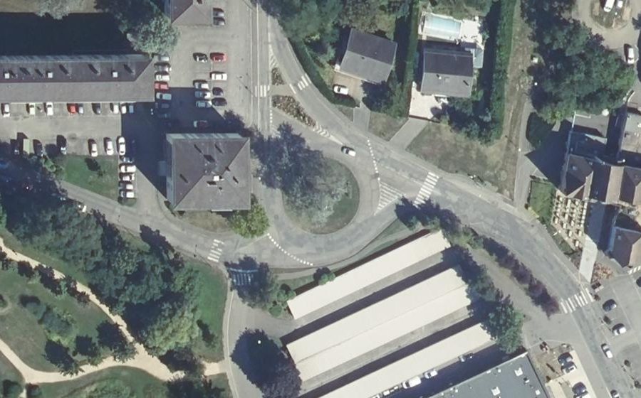 Vue aérienne du Rond-point anonyme n°37568184