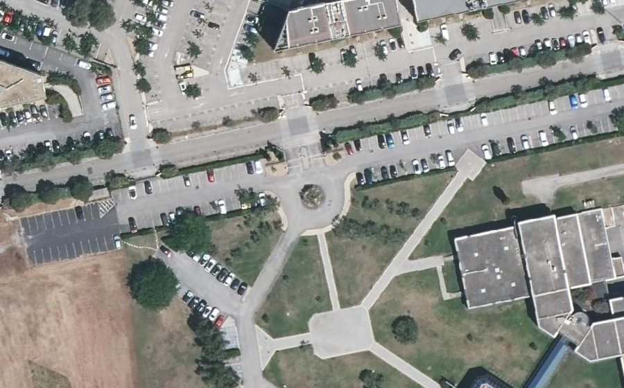 Vue aérienne du Rond-point anonyme n°375700737