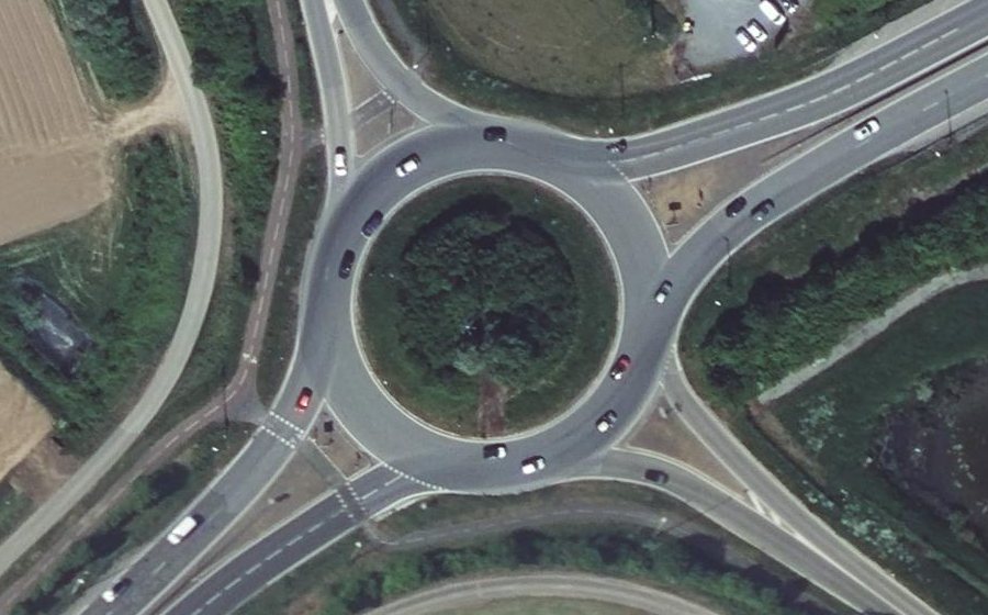 Vue aérienne du Rond-point anonyme n°375806778
