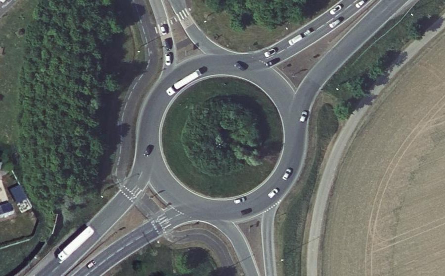 Vue aérienne du Rond-point anonyme n°375806784