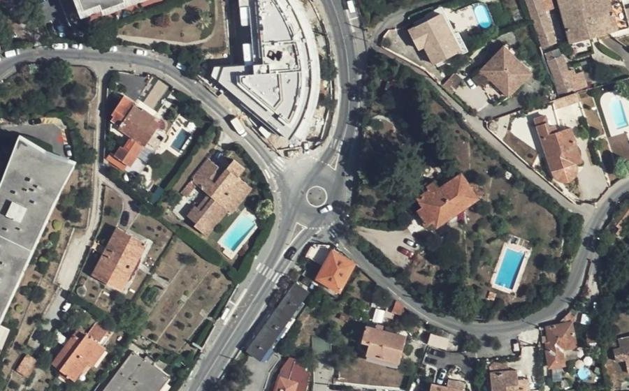 Vue aérienne du Rond-point anonyme n°37583642