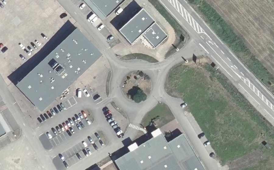Vue aérienne du Rond-point anonyme n°37588869