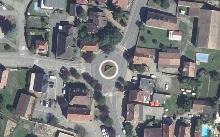 Vue aérienne du Rond-point anonyme n°37591633