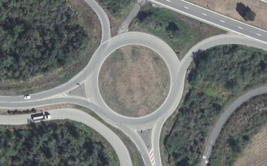 Vue aérienne du Rond-point anonyme n°37595137