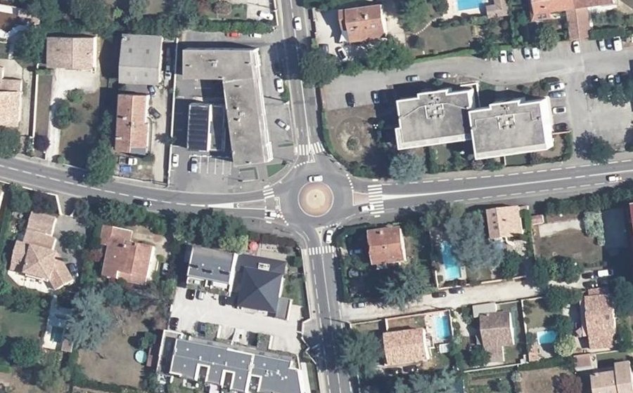 Vue aérienne du Rond-point anonyme n°37596792