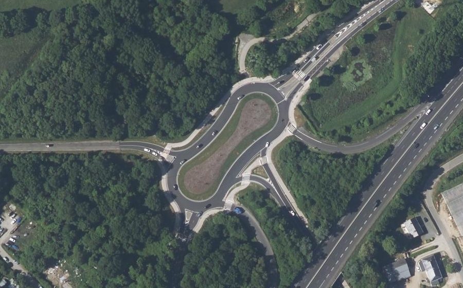 Vue aérienne du Rond-point anonyme n°376049159