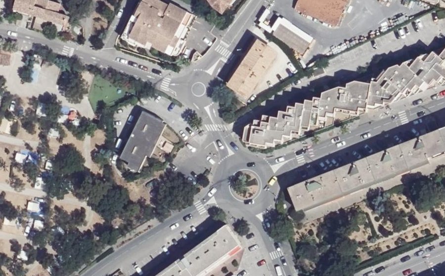 Vue aérienne du Rond-point anonyme n°37606608