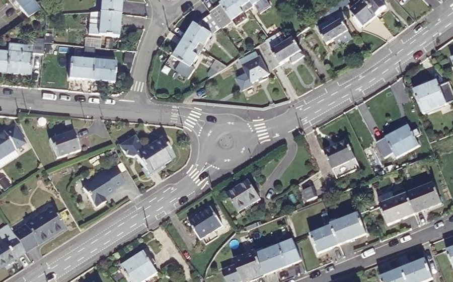 Vue aérienne du Rond-point anonyme n°376075865