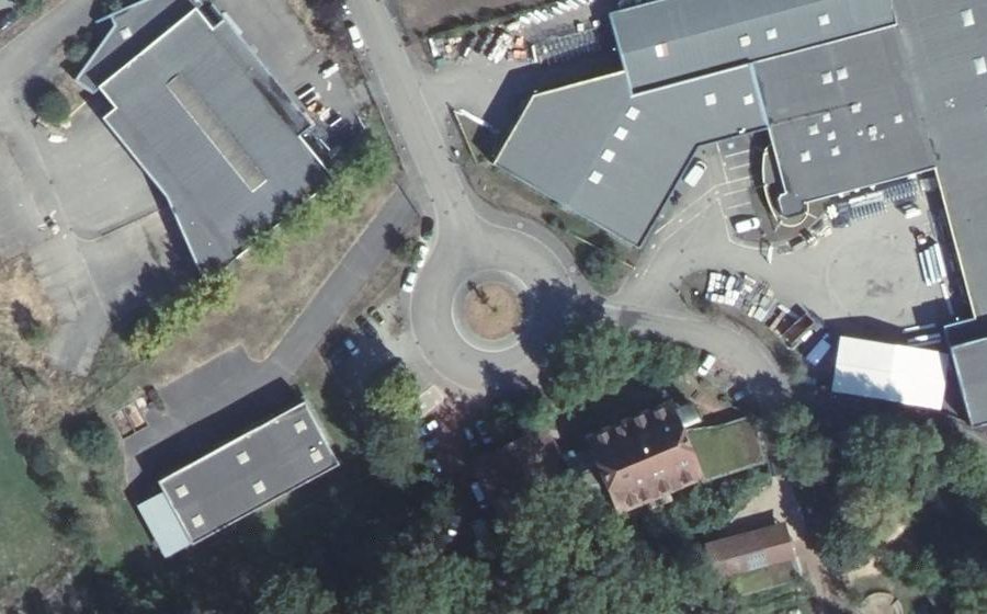 Vue aérienne du Rond-point anonyme n°37609169