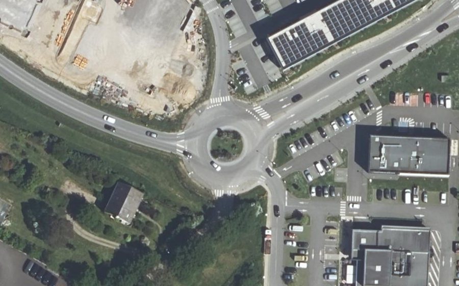Vue aérienne du Rond-point anonyme n°376116540