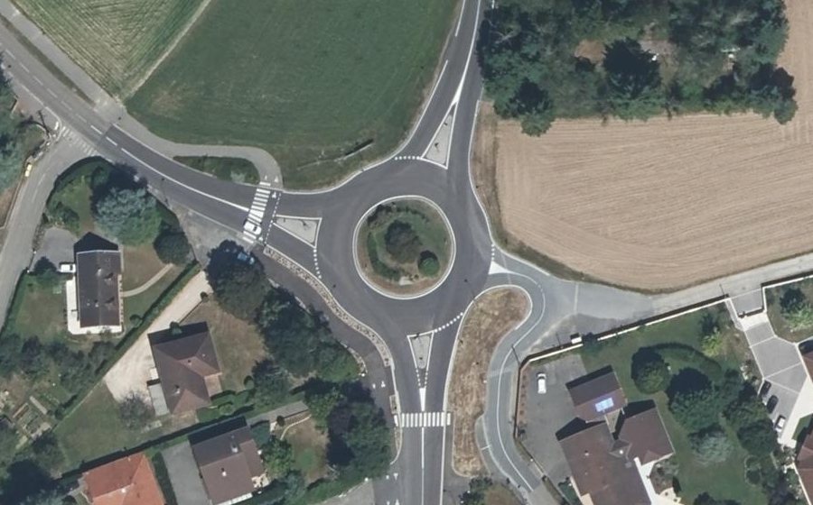Vue aérienne du Rond-point anonyme n°37617461