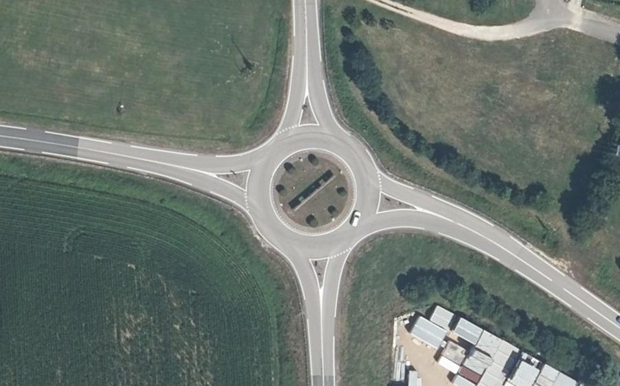 Vue aérienne du Rond-point anonyme n°37617686