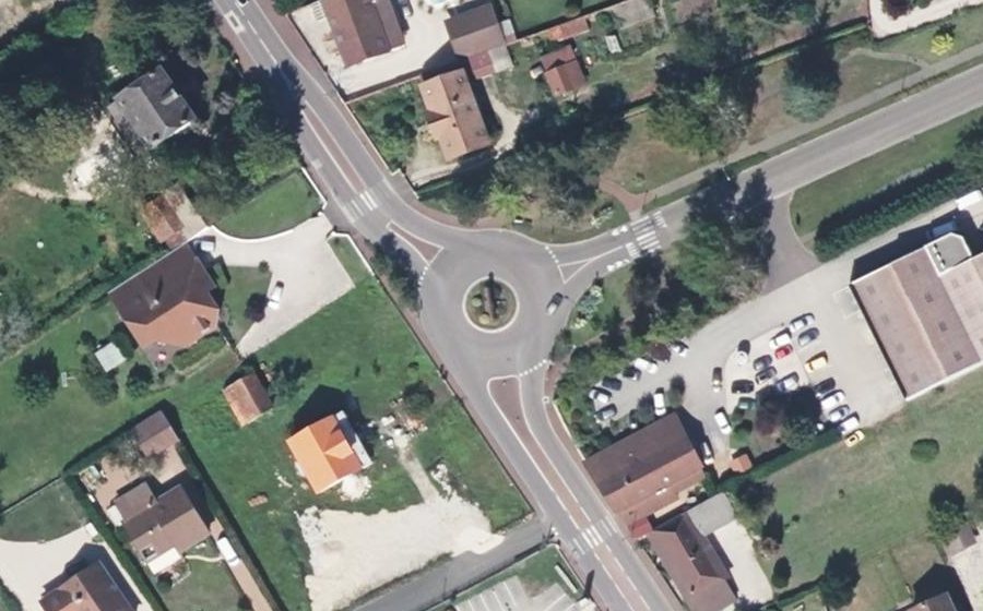Vue aérienne du Rond-point anonyme n°37617691