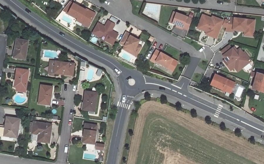 Vue aérienne du Rond-point anonyme n°376216959