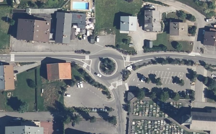 Vue aérienne du Rond-point anonyme n°376296746