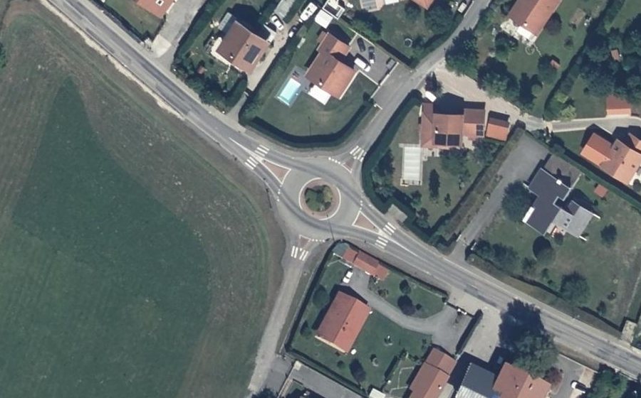 Vue aérienne du Rond-point anonyme n°376358967