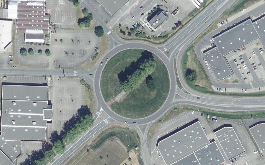 Vue aérienne du Rond-point anonyme n°37637760