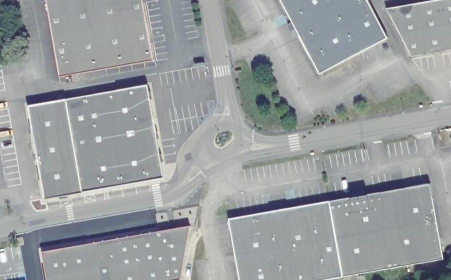 Vue aérienne du Rond-point anonyme n°37637770