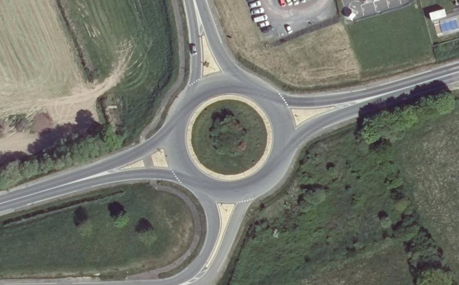 Vue aérienne du Rond-point anonyme n°37639557