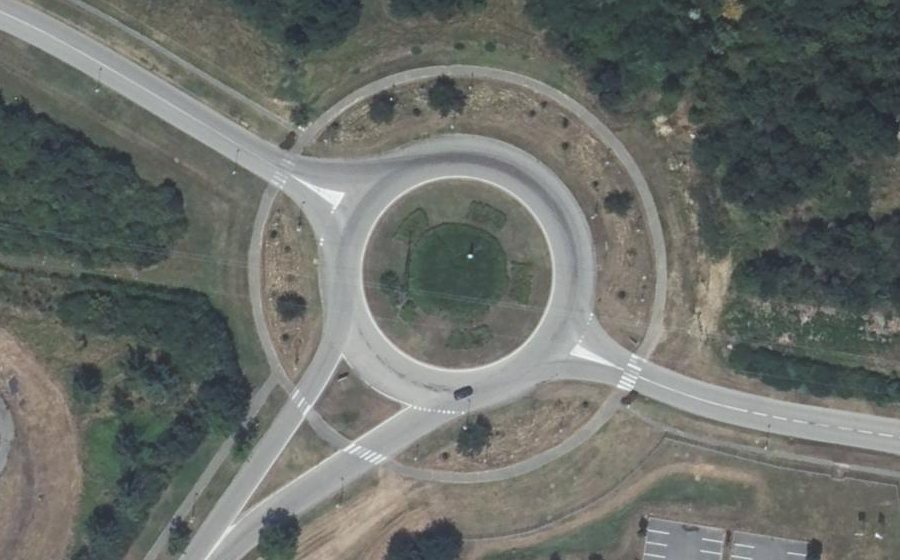 Vue aérienne du Rond-point anonyme n°37642231