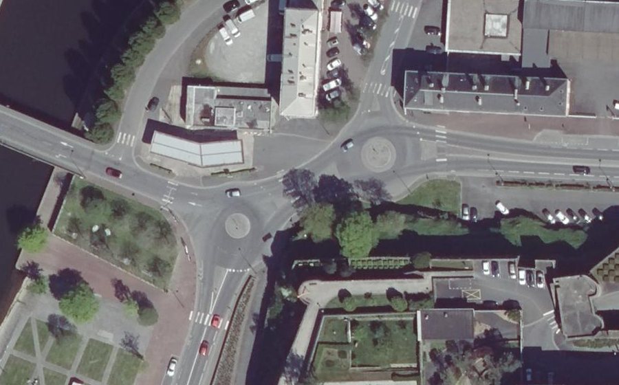 Vue aérienne du Rond-point anonyme n°37648333