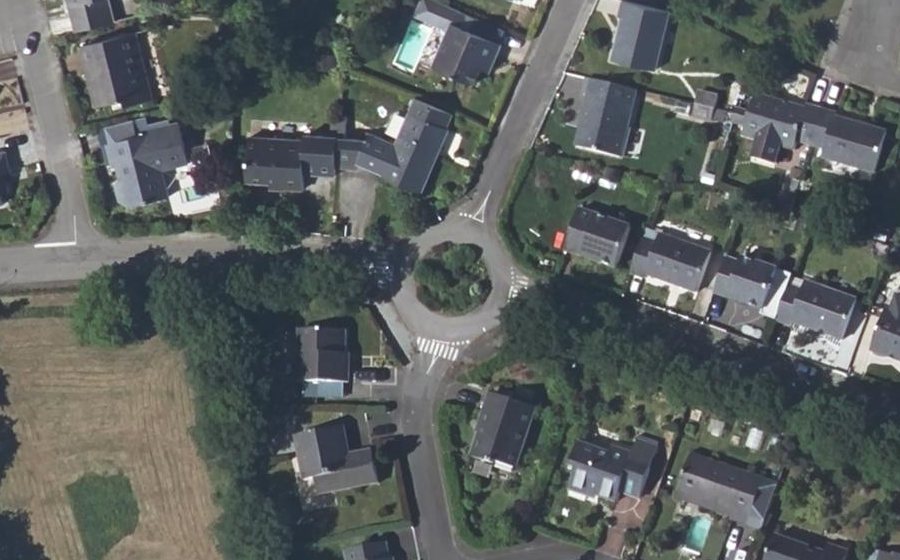 Vue aérienne du Rond-point anonyme n°37667039