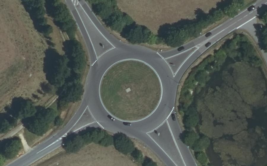 Vue aérienne du Rond-point anonyme n°37671159
