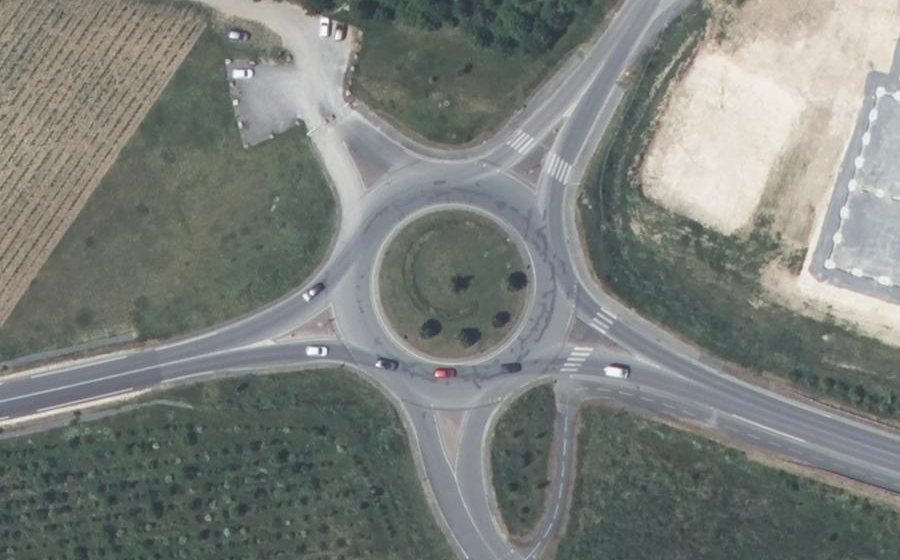 Vue aérienne du Rond-point anonyme n°376729363
