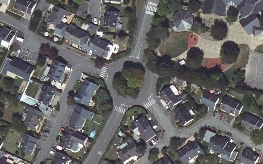 Vue aérienne du Rond-point anonyme n°376754619
