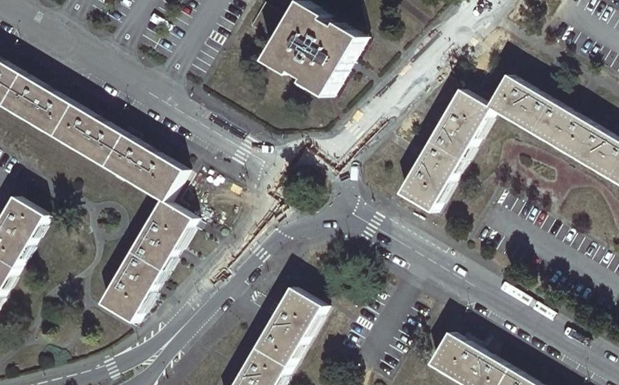 Vue aérienne du Rond-point anonyme n°376754631