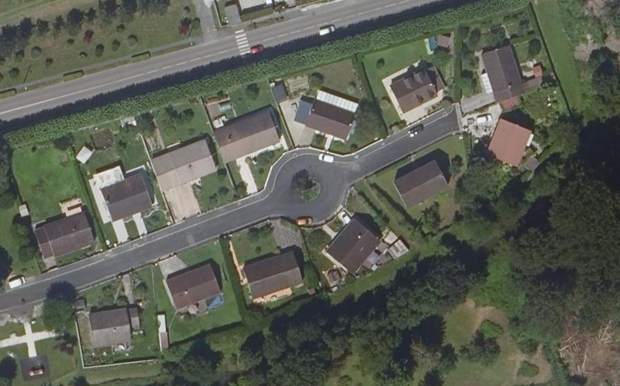 Vue aérienne du Rond-point anonyme n°376796349