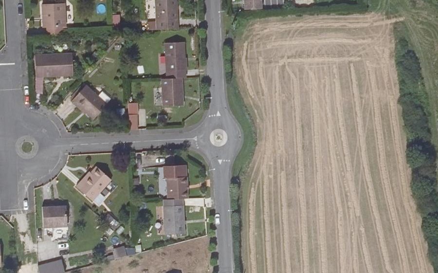 Vue aérienne du Rond-point anonyme n°376797397