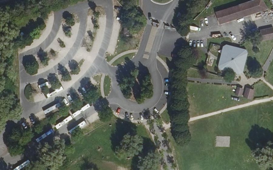 Vue aérienne du Rond-point anonyme n°37683412