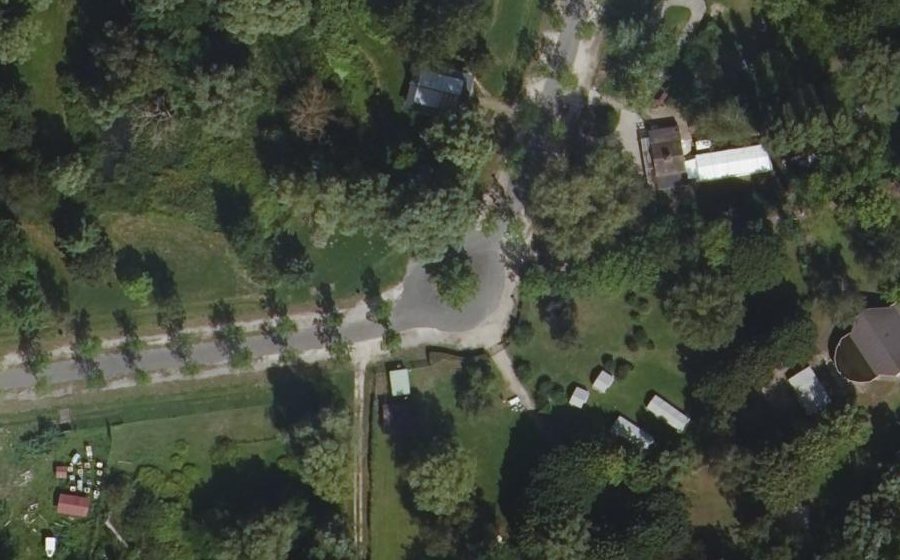 Vue aérienne du Rond-point anonyme n°37683761