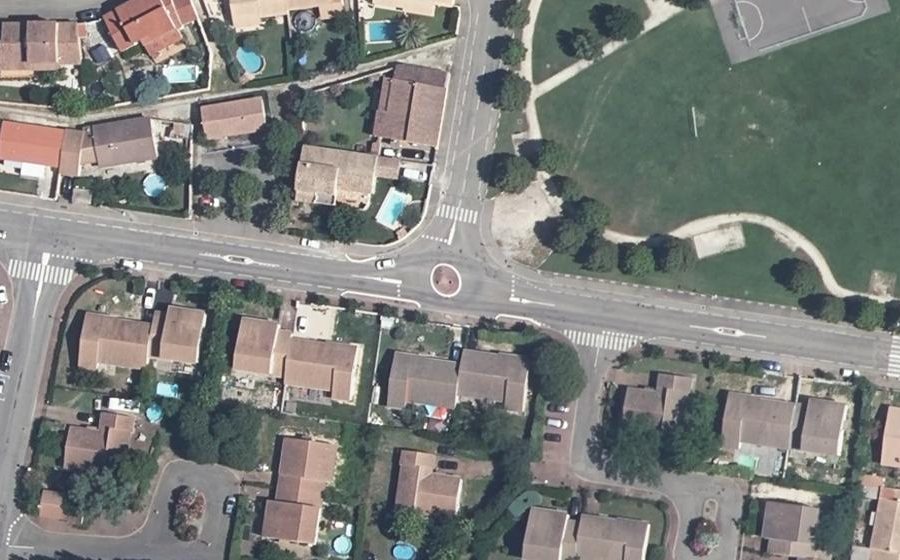 Vue aérienne du Rond-point anonyme n°37694855