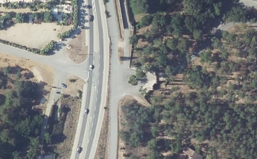 Vue aérienne du Rond-point anonyme n°376978647