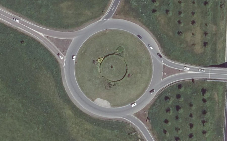 Vue aérienne du Rond-point anonyme n°37699210