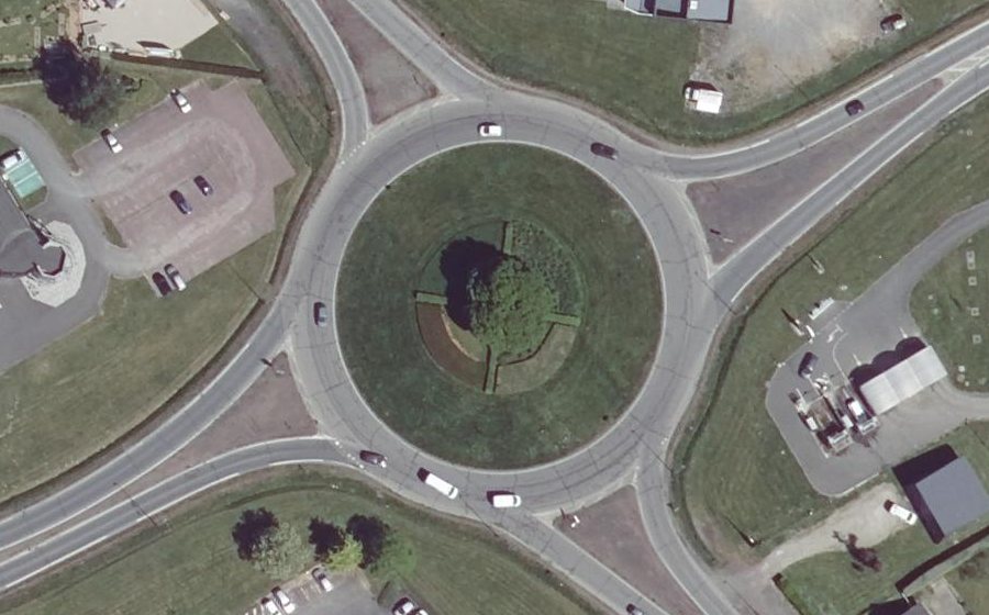 Vue aérienne du Rond-point anonyme n°37699215
