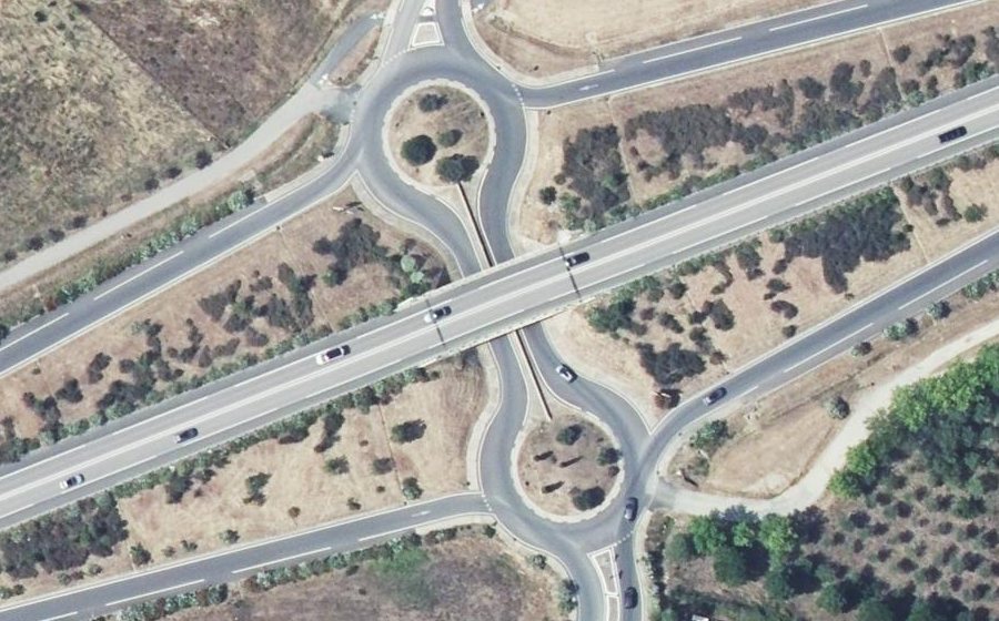 Vue aérienne du Rond-point anonyme n°37701898