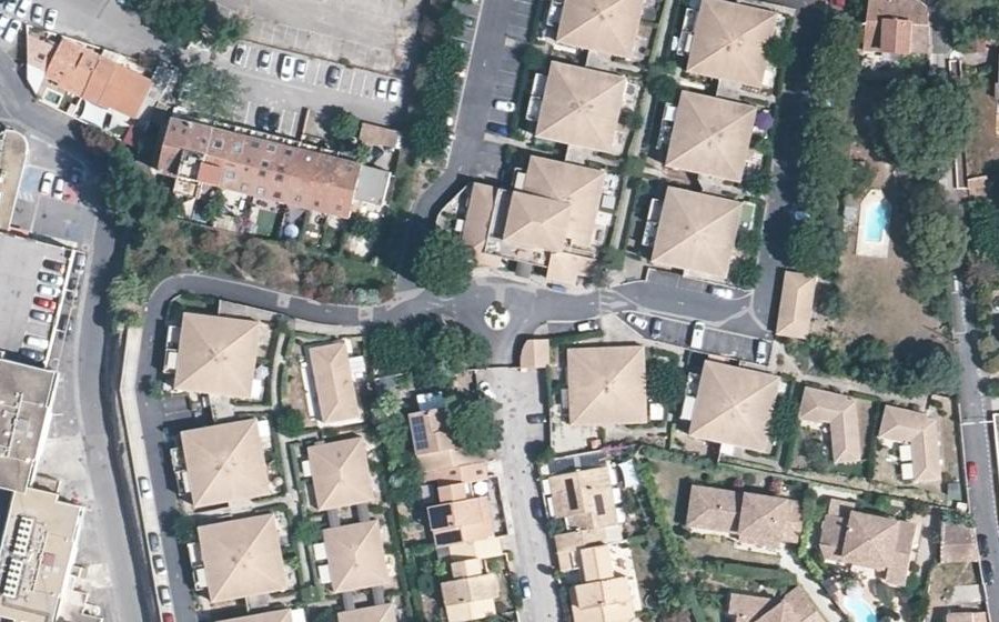 Vue aérienne du Rond-point anonyme n°377019199