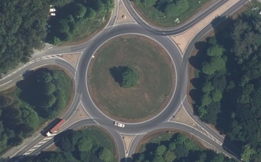 Vue aérienne du Rond-point anonyme n°37707795
