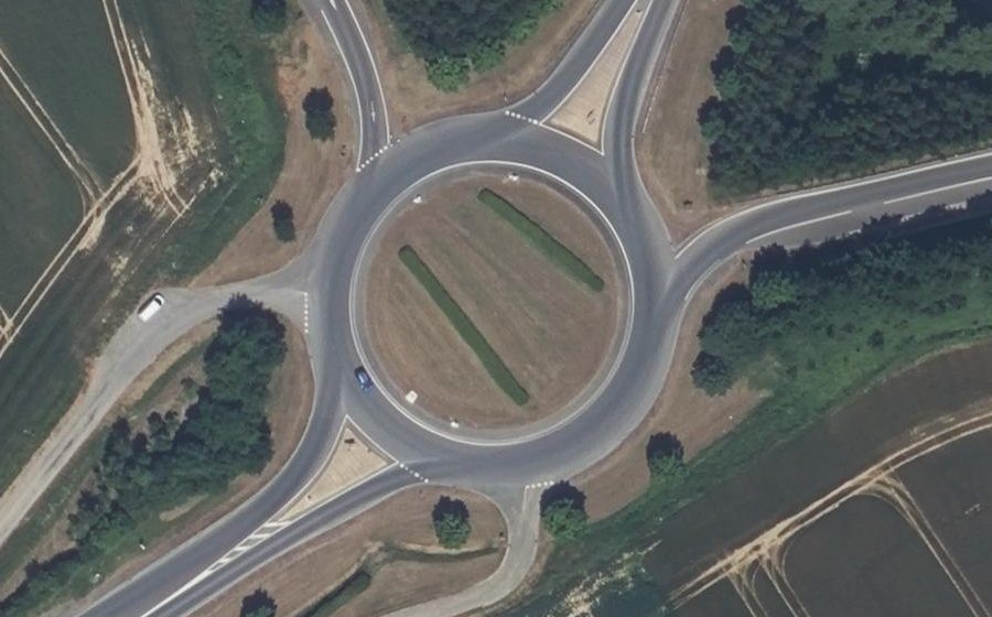 Vue aérienne du Rond-point anonyme n°37707798
