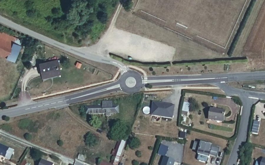 Vue aérienne du Rond-point anonyme n°37713317