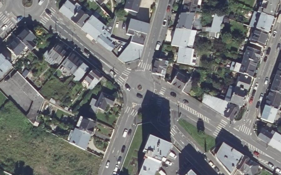 Vue aérienne du Rond-point anonyme n°37723642